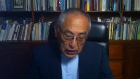 José Li Ning lee el poema "Las manos" de José Watanabe