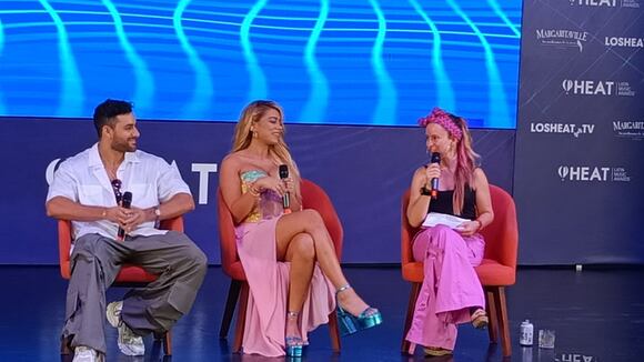 Austin Palao y Andreina Bravo en los Premios Heat 2023