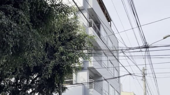 Pasa en la calle - cables aéreos