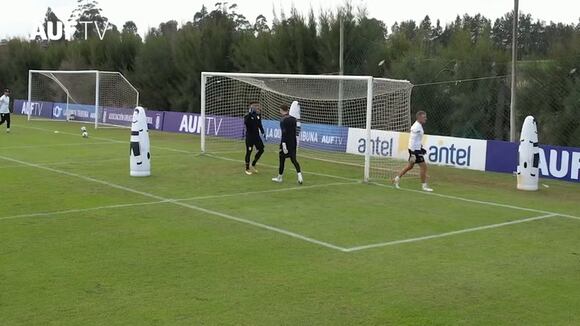 Uruguay se prepara para jugar ante Israel. (Video: Twitter / AUF)