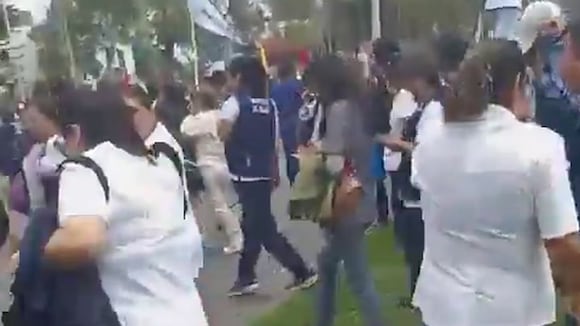 Policía y manifestantes-enfrentamientos
