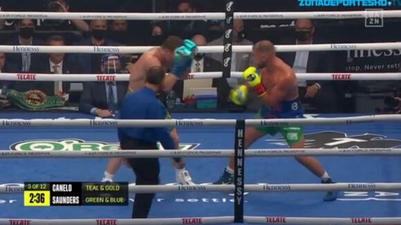 Tercer round de la pelea de Canelo Álvarez