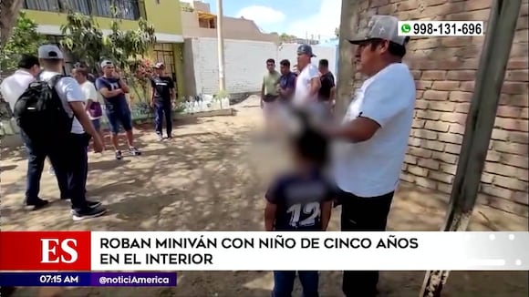 Roban miniván con niño de cinco años en el interior