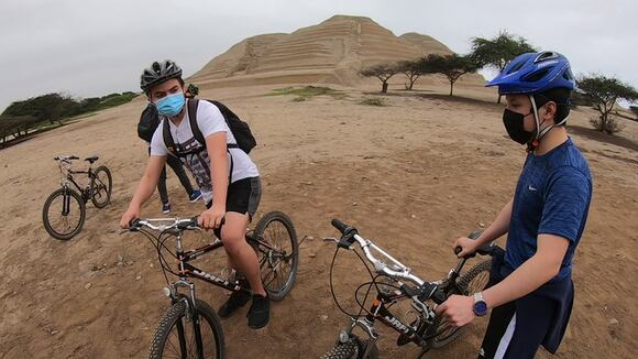 Chan Chan en bicicleta