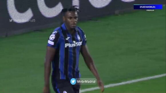 El gol de Duván Zapata para el 2-1 de Atalanta vs. Manchester United. (Fuente: Bein Sports)