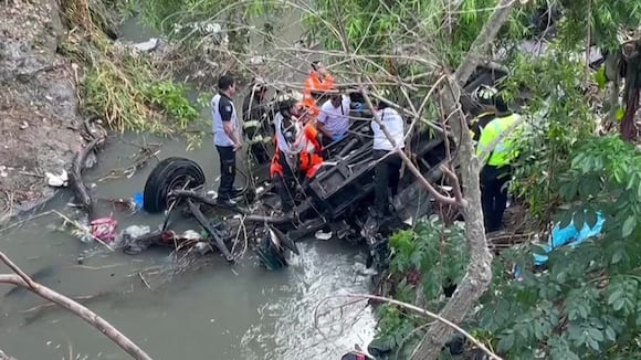 Medio centenar de muertos en trágico accidente de autobús en Guatemala