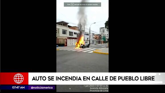 Se incendia auto en Pueblo Libre