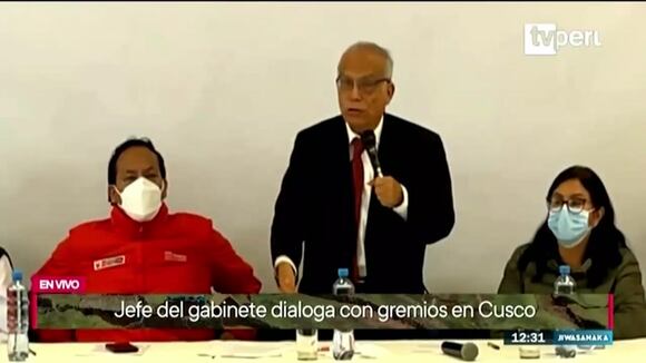 Aníbal Torres dialoga con gremios en Cusco