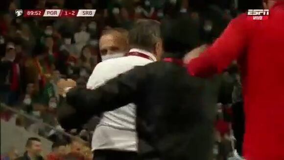 Mitrovic marcó el 2-1 de Serbia y manda a Portugal al repechaje para el Mundial Qatar 2022. (VIDEO: ESPN)
