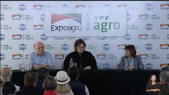 Milei promete cárcel por disturbios, tras protesta de jubilados e hinchas de fútbol