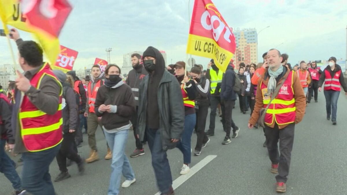 Emmanuel Macron | Nuevas huelgas parciales en Francia tras otra noche de disturbios | reforma de pensiones | MUNDO | EL COMERCIO PERÚ