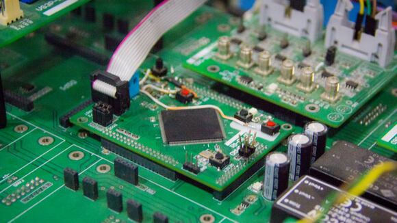 Cargador inteligente hecho en la UNI