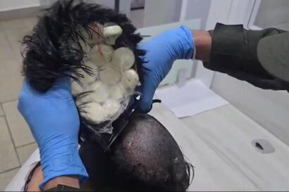Detienen a un colombiano en Cartagena con cocaína oculta debajo de su peluca