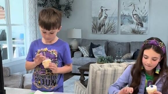 VIDEO VIRAL TIKTOK | La adorable reacción de dos niños de Louisiana al saber que van a tener un hermano. (TikTok | stesharoyer2)