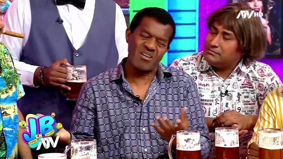 Julio César Uribe llora al recordar a su difunta madre en programa de TV