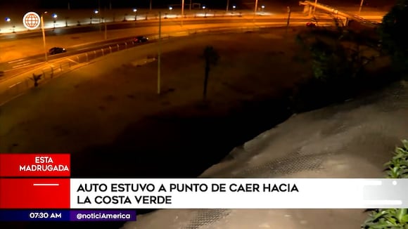 Jóvenes escaparon de auto que estuvo a punto de caer por una pendiente