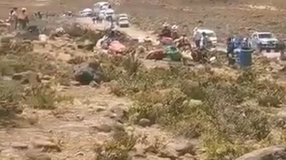 Incendian campamento minero durante paro antiminero en Ayacucho