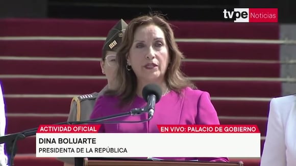 Dina Boluarte en ceremonia de entrega y recepción de 32 ambulancias donadas por Japón