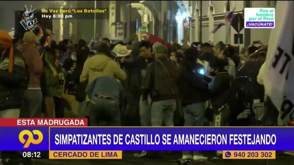 Simpatizantes de Perú Libre se amanecen celebrando la proclamación de Pedro Castillo
