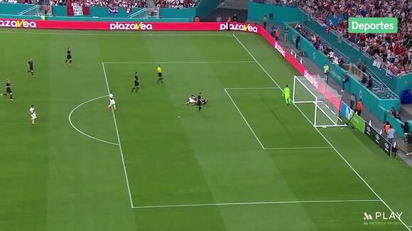 Jefferson Farfán jugando como centro delantero