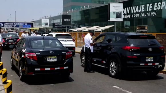 Operativo contra taxis informales en el Jorge Chávez