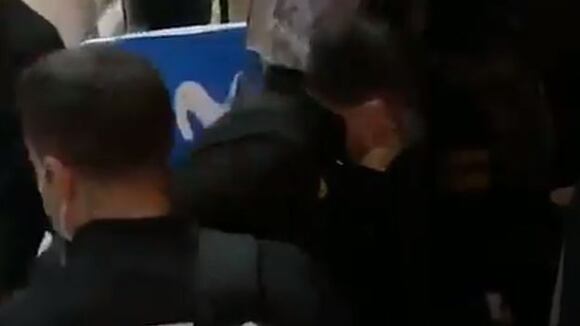 Así fue la salida de Julio Bascuñán del Estadio Nacional. (Video: Movistar Deportes)