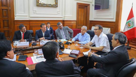Vizcarra y Villanueva se reunieron con gobernadores regionales. (Foto: Presidencia)