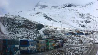 Junín: vehículos quedaron varados en Carretera Central por nevada