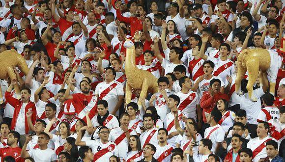 Los hinchas peruanos volverán a contar con banderolas e instrumentos para alentar a la bicolor. (Foto: GEC)