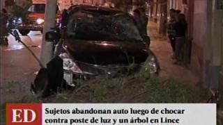 Lince: jóvenes ebrios chocan vehículo contra árbol y poste