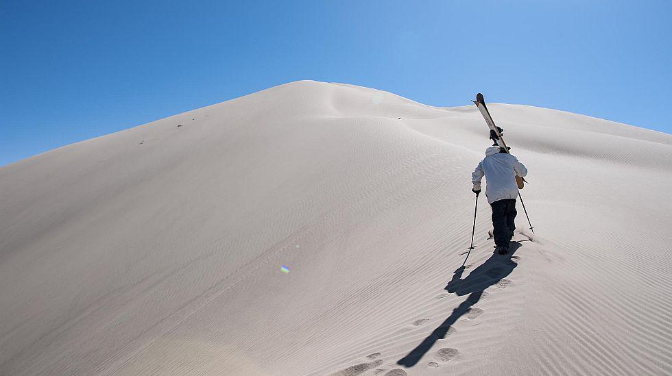 Audi llevó al esquiador francés Candide Thovex a las dunas peruanas con el fin de demostrar la capacidad de su tracción integral quattro. (fotos: Audi)