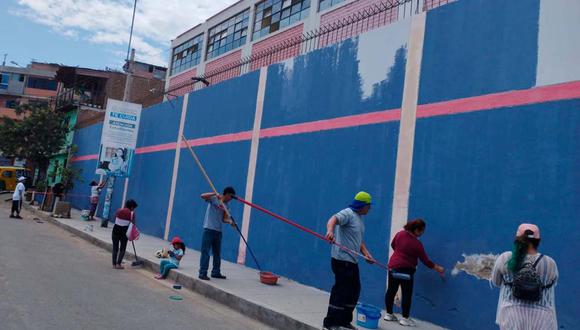 La Municipalidad de Chorrillos recibió 365 galones destinados al pintado de 10 colegios del distrito, labor que contará con el apoyo y participación de los padres de familia. (Difusión)