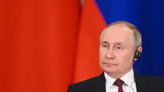 Putin amenaza con “responder” si Reino Unido entrega a Ucrania obuses de uranio empobrecido