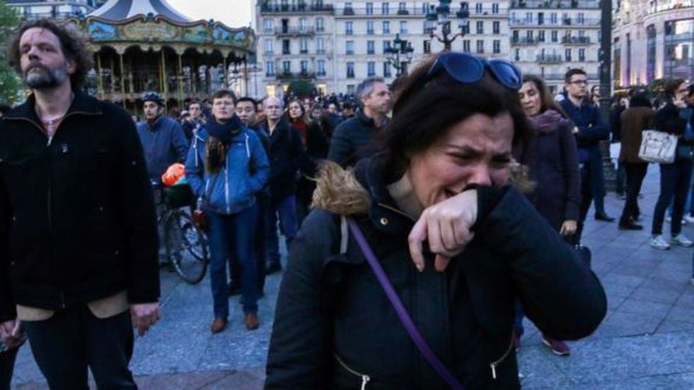 El incendio de Notre Dame causó un fuerte impacto emocional entre los parisinos. (Foto: Getty)