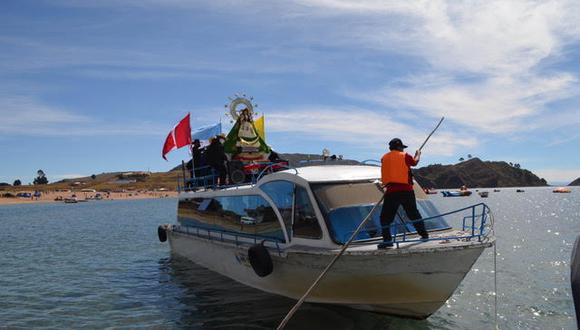 Según el obispo de Puno, monseñor Jorge Carrión Pavlich, el recorrido de la “Mamita Candelaria” comenzó el sábado con visitas a las localidades distritales de Paucarcolla, Huata, Coata y Capachica (Foto: Carlos Fernández)