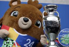 El trofeo de la Eurocopa es presentado en el Estadio Olímpico de Berlín