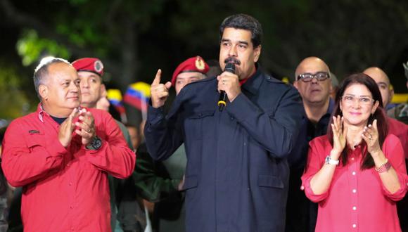 Nicolás Maduro, presidente de Venezuela, junto con su esposa Cilia Flores y Diosdado Cabello tras las elecciones regionales. (Foto: EFE)