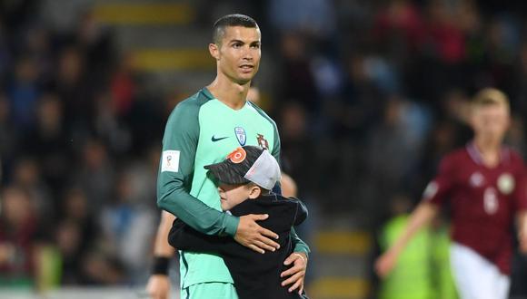 Los gemelos de Cristiano Ronaldo habrían nacido en Estados Unidos mediante un viente de alquiler. (Foto: AFP)