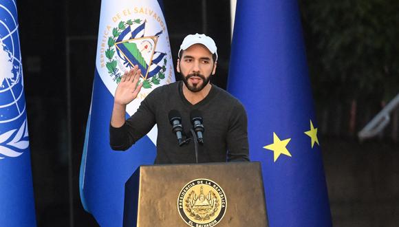 El presidente de El Salvador, Nayib Bukele, pronuncia un discurso durante la inauguración del Centro Urbano de Bienestar y Oportunidades (CUBO) en el barrio de Santa Lucía en Mejicanos, El Salvador, el 17 de enero de 2023. (Foto de Marvin RECINOS / AFP)