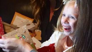Facebook: niña con enfermedad terminal recibe miles de tarjetas