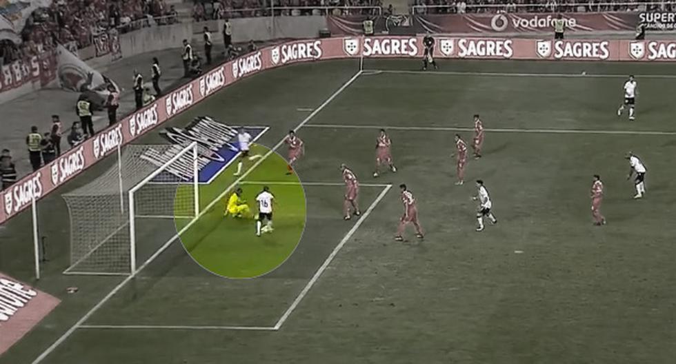 Paolo Hurtado pudo marcar el que hubiera sido 2-2 parcial, pero cometió un curioso error de definición. (Video: YouTube)