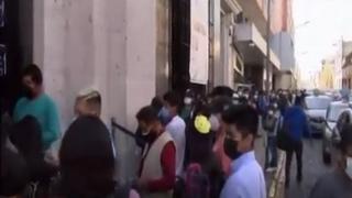 Arequipa: registran largas colas en exteriores de la oficina central del Reniec para recoger DNI | VIDEO