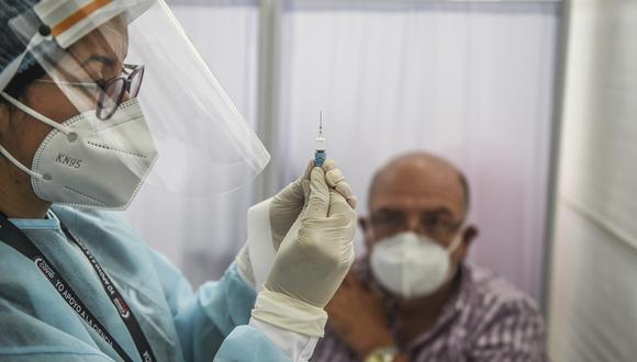 El Gobierno peruano acordó con Sinopharm la compra de 38 millones de dosis de vacunas. (Foto: AFP)