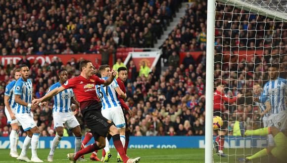 Manchester United vs. Huddersfield EN VIVO: Matić anotó el 1-0 a favor de los 'Reds' sobre Huddersfield. (Foto: AFP).