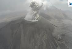 Dron del Instituto Geofísico del Perú sobrevuela el volcán Sabancaya en plena erupción