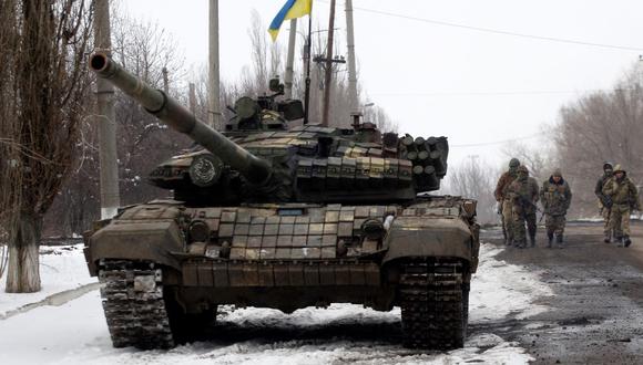 Los militares de las Fuerzas Militares de Ucrania ocupan una posición en la región separatista de Lugansk el 11 de marzo de 2022. (Anatolii Stepanov / AFP).