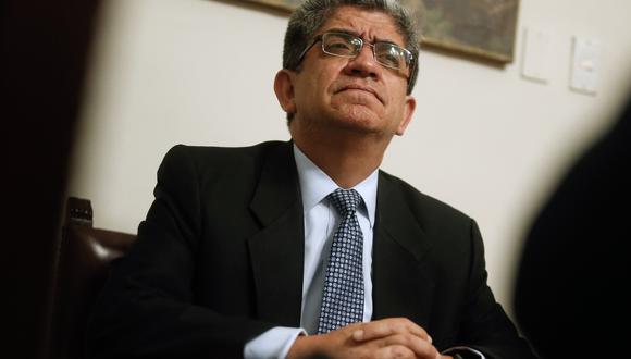 Magistrado del Tribunal Constitucional (TC), José Luis Sardón, cuestiona el manejo político que produjo la disolución del Congreso.