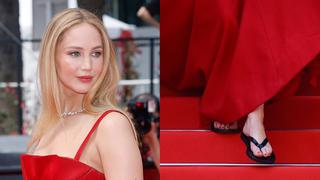 Jennifer Lawrence cambió los tacones por sandalias para evitar caerse en el Festival de Cannes