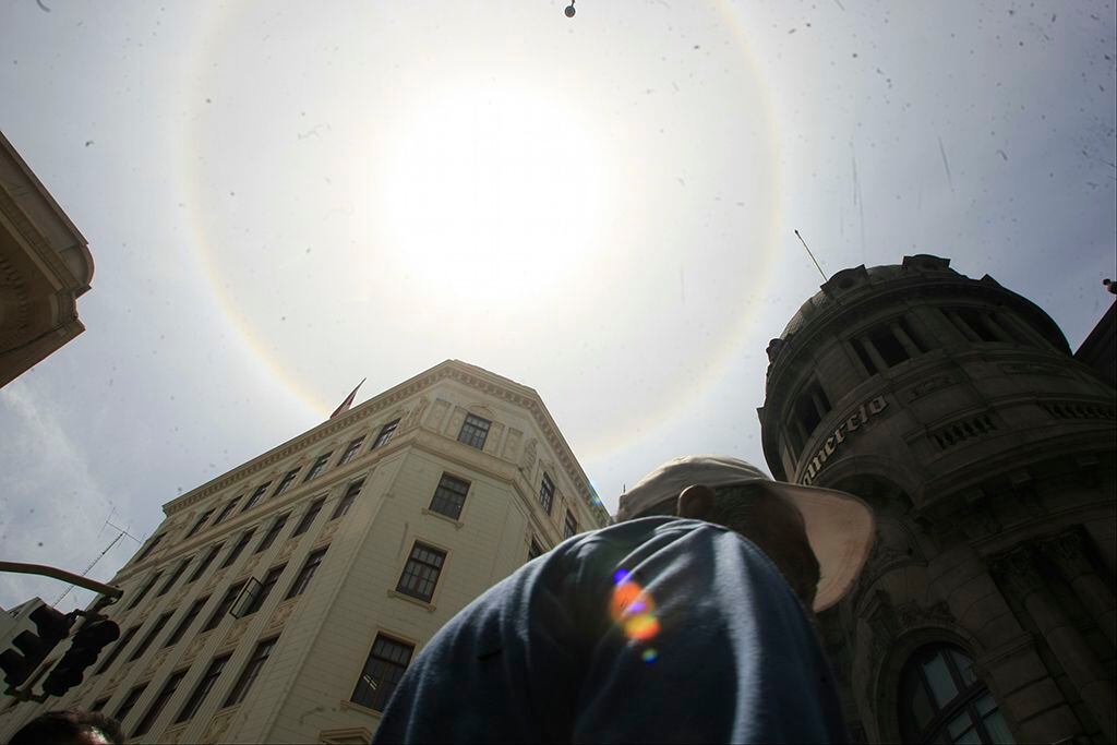 Al mediodía del 15 de marzo del 2011, este fenómeno atmosférico se pudo apreciar nuevamente en el cielo de Lima. (Foto: Consuelo Vargas/GEC Archivo Histórico)

