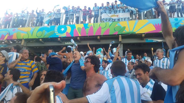 El delirio de los hinchas argentinos tras avanzar a cuartos - 1
